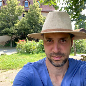 Boer Steve van bioboerderij Rauwe Kost Hectel Eksel